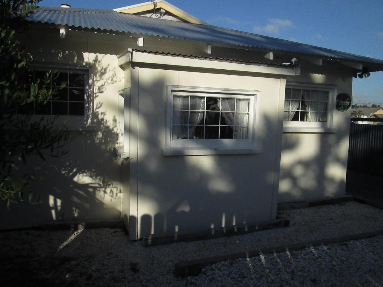 Monday Seaside Cottage Whanganui Exterior photo